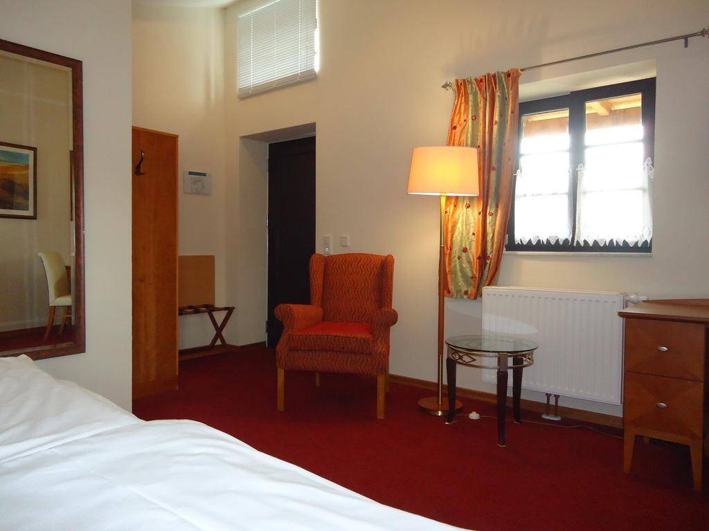 Hotel Und Restaurant Haus Sajons Plau am See Rum bild